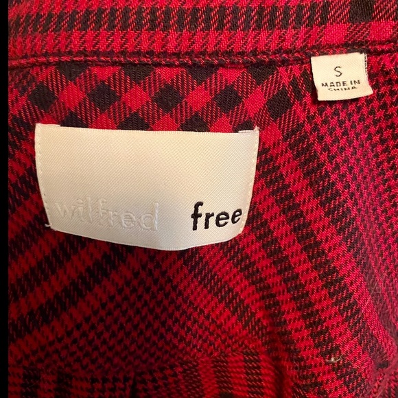 Aritzia - Wilfred free red and black plaid shirt - Size Small - Picture 3 of 5